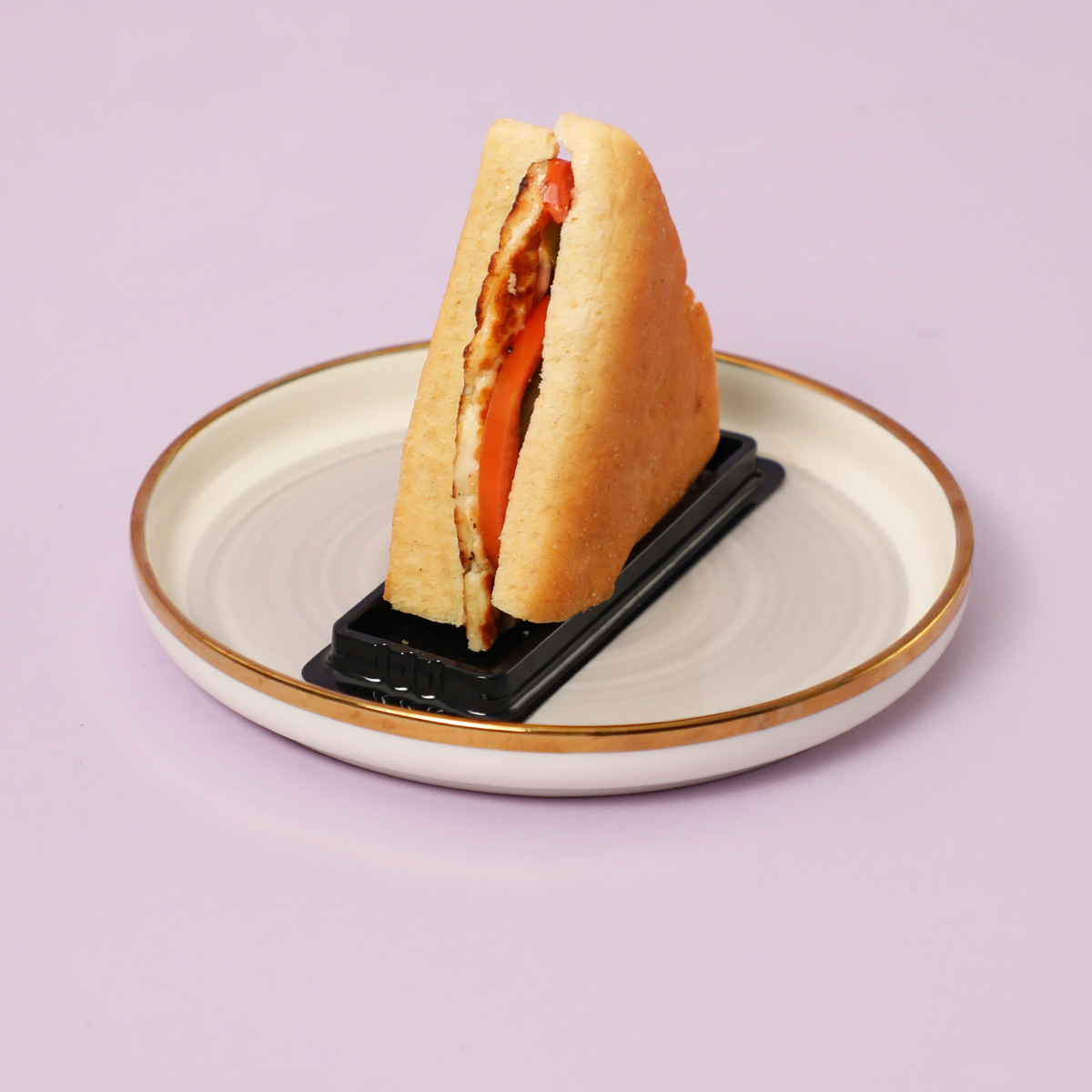 grilled halloumi sandwich